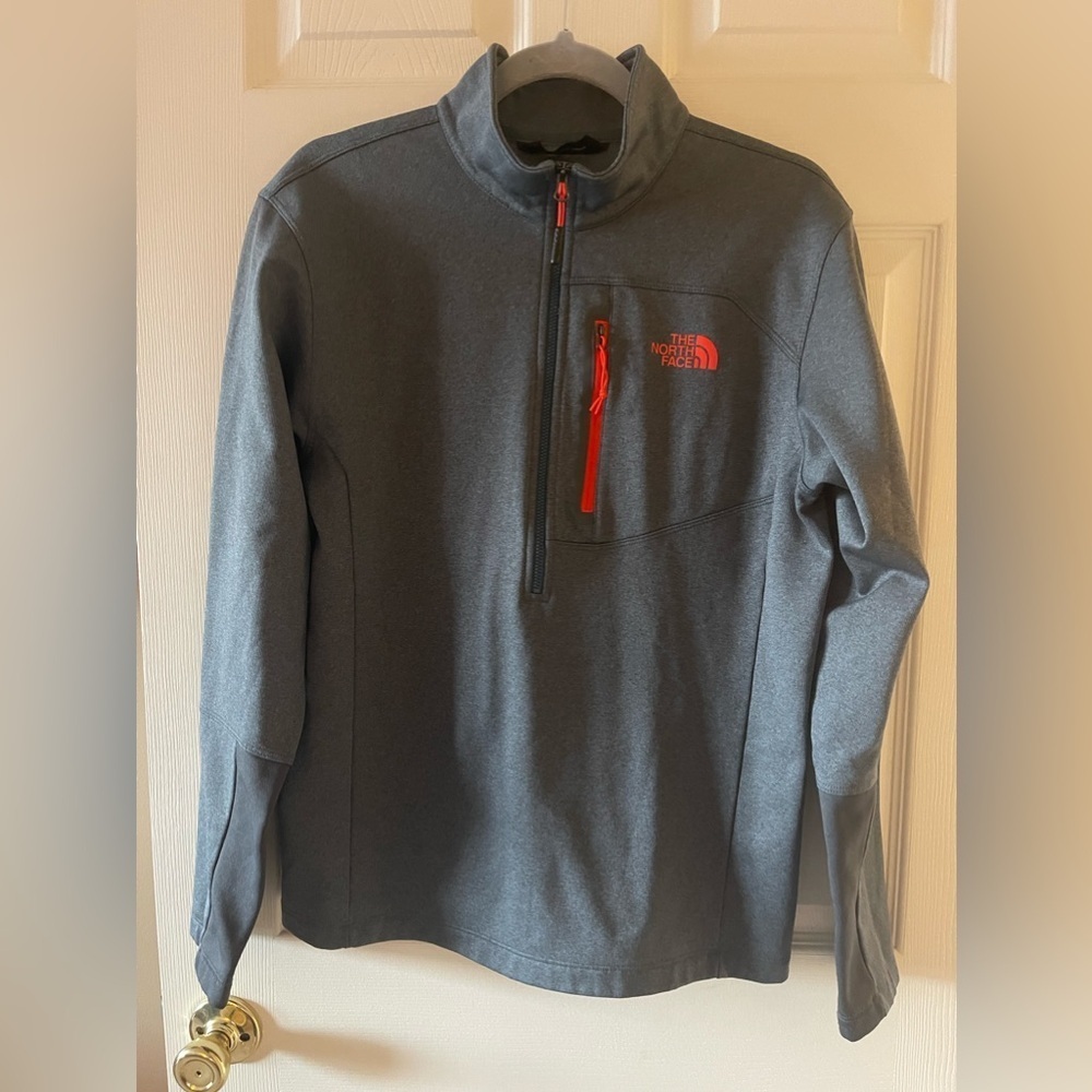 The North Face 1/2 zip • Mens Medium
